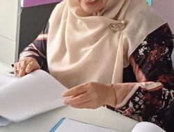 Hj. Nina Yuni Fona, S.Pd, MM: Sosok Guru Inspiratif yang Tak Pernah Berhenti Mengabdi