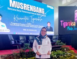 Dedikasi dan Prestasi: Nurhasanah Terpilih sebagai Guru SD Terbaik Tigaraksa 2025