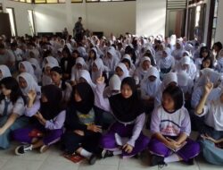 Menanamkan Disiplin Ibadah di SMK Dharma Siswa