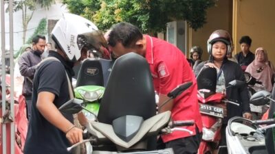Program Gubernur Banten, Samsat Cikokol Kota Tangerang Kebanjiran Wajib Pajak