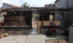 Puting Beliung Terjang Teluknaga, Rumah Warga Ambruk, Kades Subur Turun Tangan