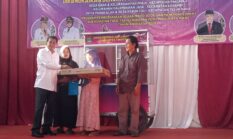 Dorong UMKM Naik Kelas, Bupati Maesyal Turun Langsung Serahkan 50 Gerobak Usaha untuk Warga Pesisir