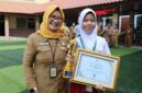 Alikha Hibatillah Jaelani meraih penghargaan dalam ajang Anak Indonesia Award 2026 dalam kategori Bahasa dan Budaya di Halaman Pusat Pemerintahan Kota Tangerang, Foto: ist