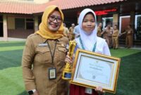 Alikha Hibatillah Jaelani meraih penghargaan dalam ajang Anak Indonesia Award 2026 dalam kategori Bahasa dan Budaya di Halaman Pusat Pemerintahan Kota Tangerang, Foto: ist
