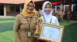 Alikha Hibatillah Jaelani meraih penghargaan dalam ajang Anak Indonesia Award 2026 dalam kategori Bahasa dan Budaya di Halaman Pusat Pemerintahan Kota Tangerang, Foto: ist