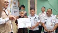 ‎Penyerahan bantuan secara simbolis tersebut dihadiri langsung oleh Camat Neglasari, Iwan Mulyawan, bersama jajaran perwakilan BAZNAS Kota Tangerang, Lurah Karang Anyar Muhamad Thohirudin, dan perangkat kecamatan setempat, Foto: ist