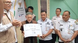 ‎Penyerahan bantuan secara simbolis tersebut dihadiri langsung oleh Camat Neglasari, Iwan Mulyawan, bersama jajaran perwakilan BAZNAS Kota Tangerang, Lurah Karang Anyar Muhamad Thohirudin, dan perangkat kecamatan setempat, Foto: ist