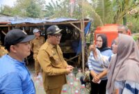 Wakil Wali Kota Tangerang, Maryono, saat meninjau lokasi terdampak kekeringan di Kelurahan Kunciran Jaya, Foto: ist