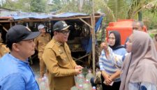 Wakil Wali Kota Tangerang, Maryono, saat meninjau lokasi terdampak kekeringan di Kelurahan Kunciran Jaya, Foto: ist